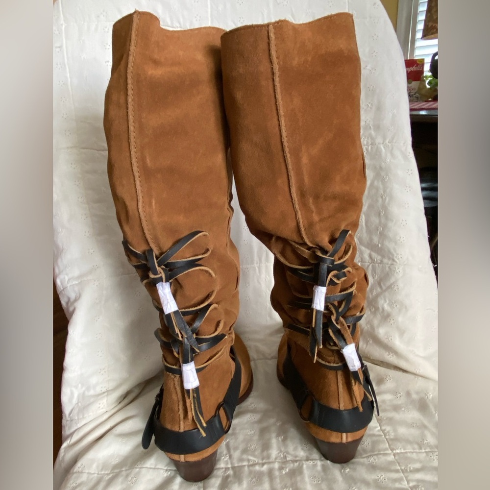 Free People Back-lace Sway Low Slouchy Boots. Western inspired suede pull-on. - Picture 14 of 16